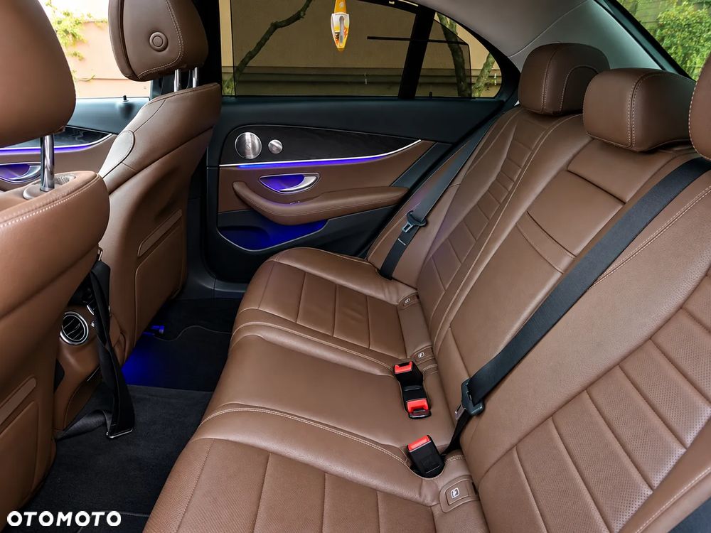 Mercedes-Benz Klasa E 300 9G-TRONIC AMG Line - 10