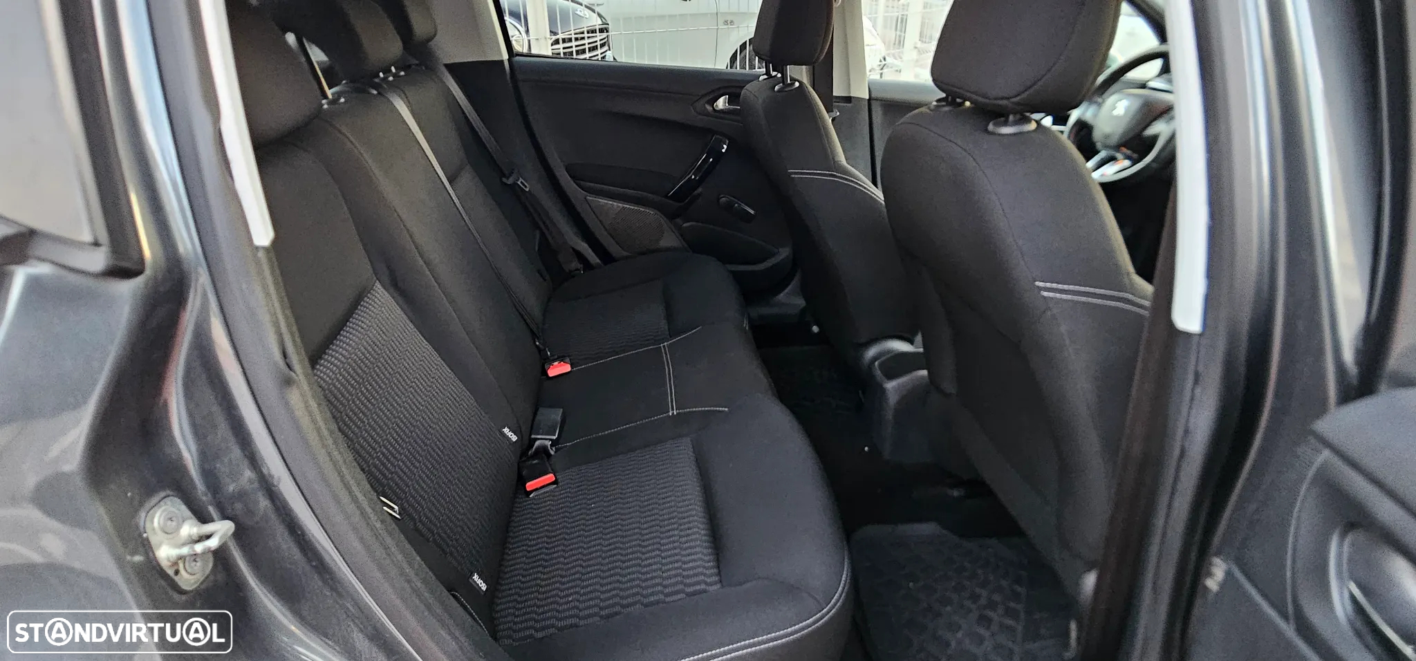 Peugeot 208 1.4 HDi SE Style - 8