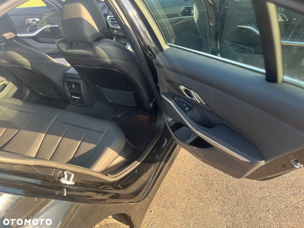 BMW Seria 3 330i xDrive Luxury Line - 18