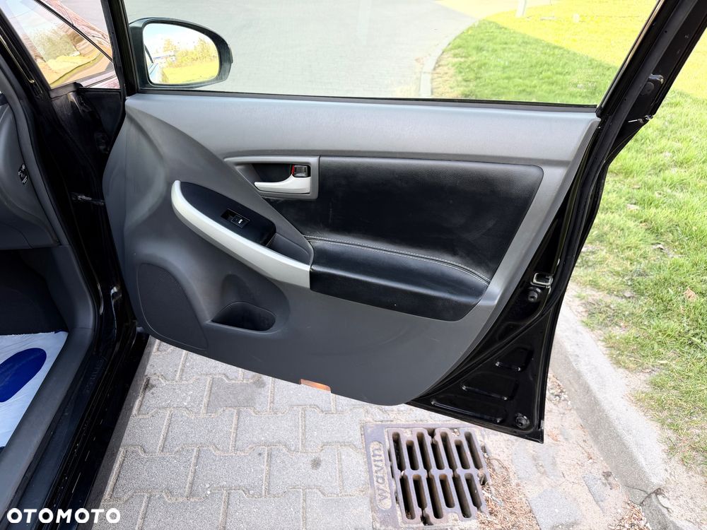 Toyota Prius 1.8 HSD Premium - 17