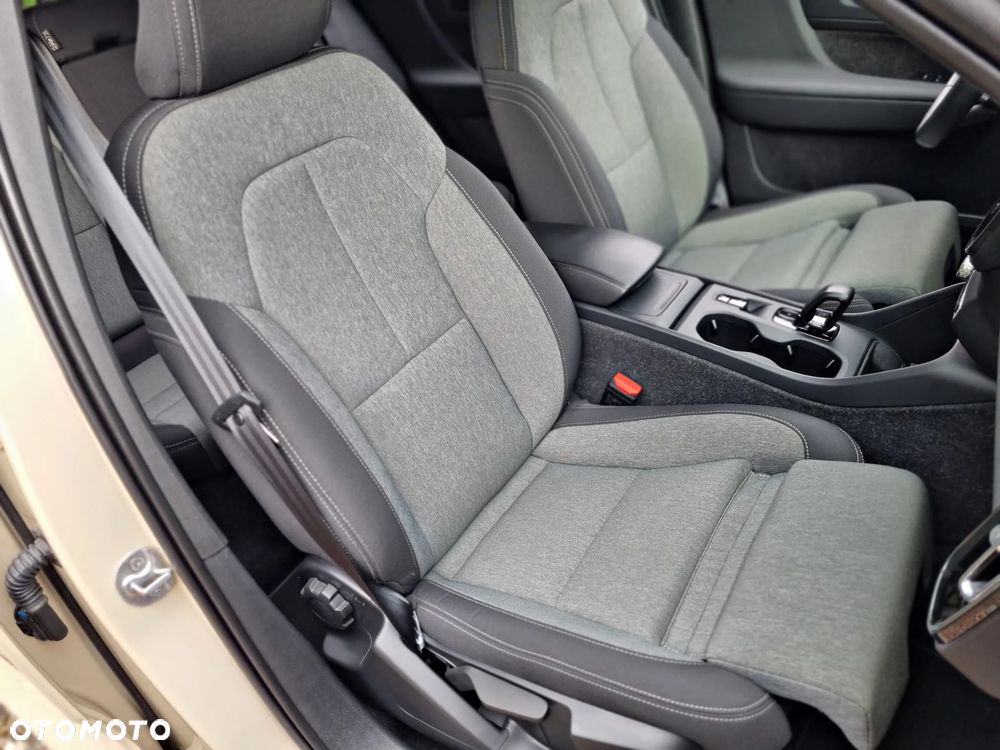 Volvo XC 40 B3 B DKG Ultra Black Edition - 28