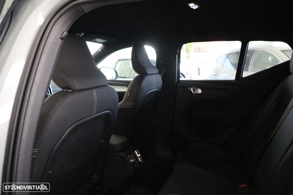 Volvo XC 40 2.0 B3 Plus Dark - 13