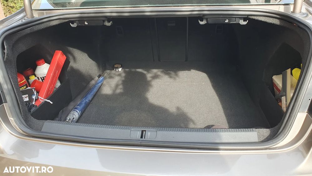 Volkswagen Passat - 13