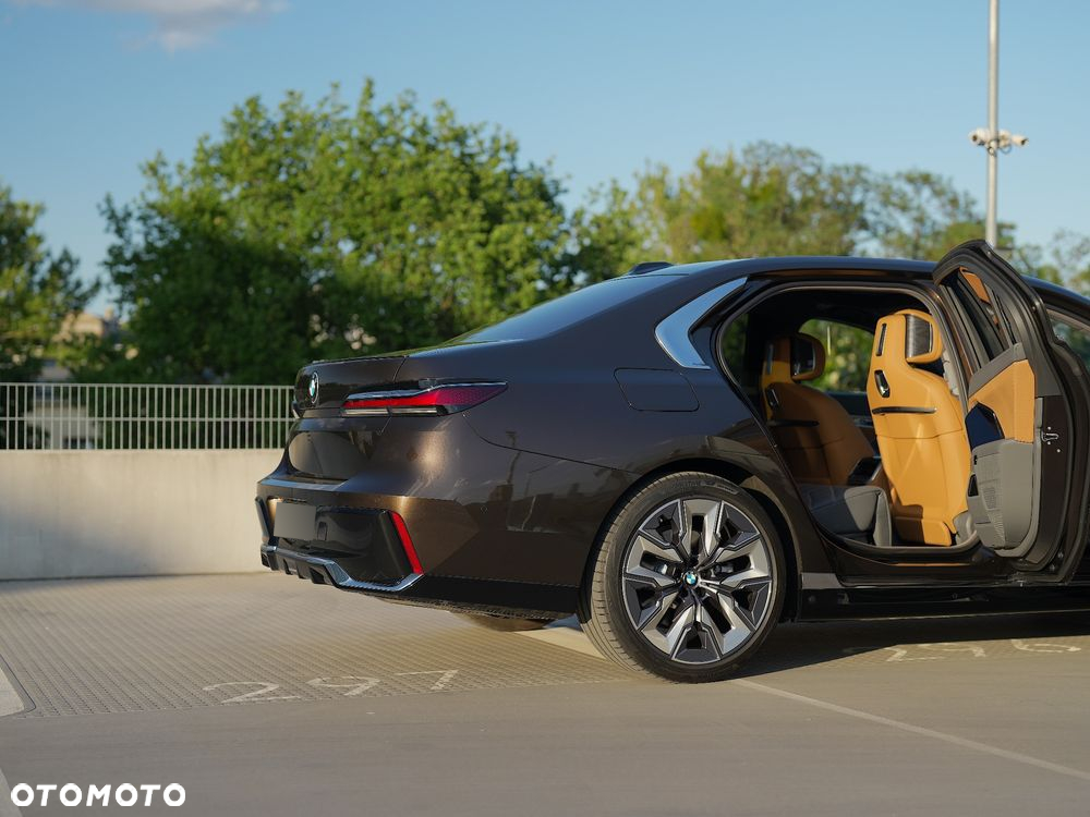 BMW Seria 7 - 32