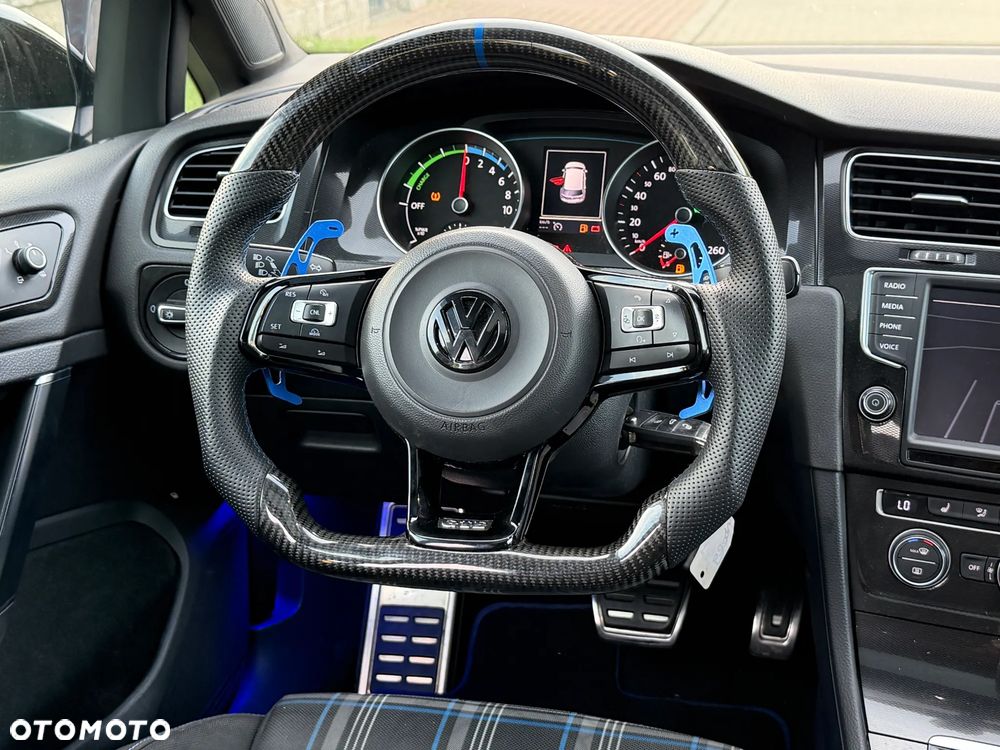 Volkswagen Golf - 23