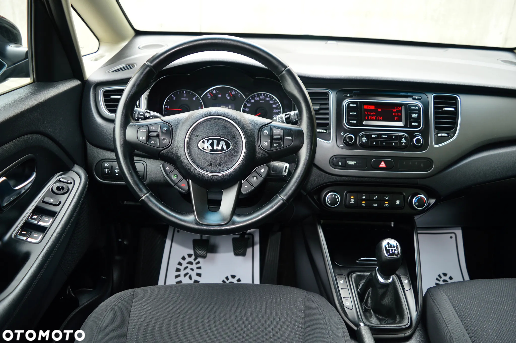 Kia Carens - 14