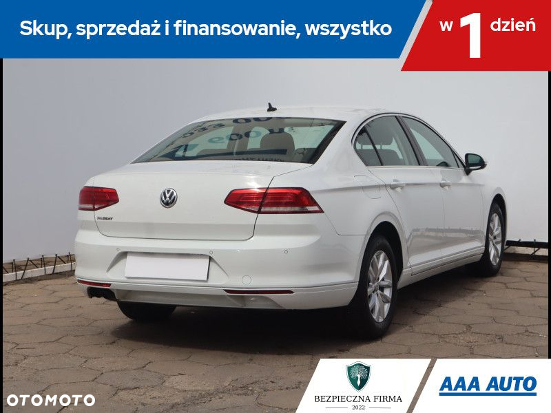 Volkswagen Passat - 6