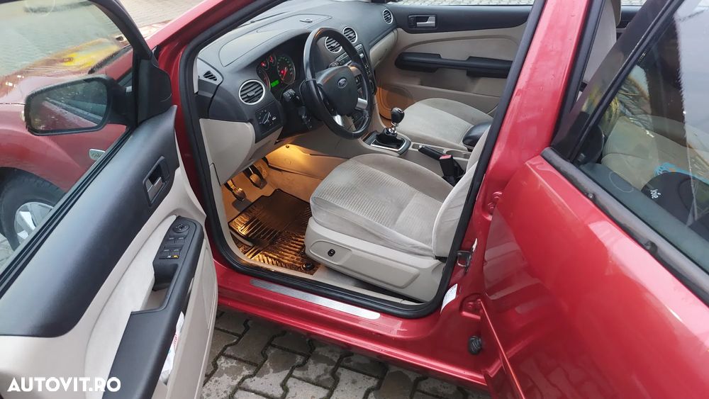 Ford Focus 2.0 TDCI 136 Ghia - 12