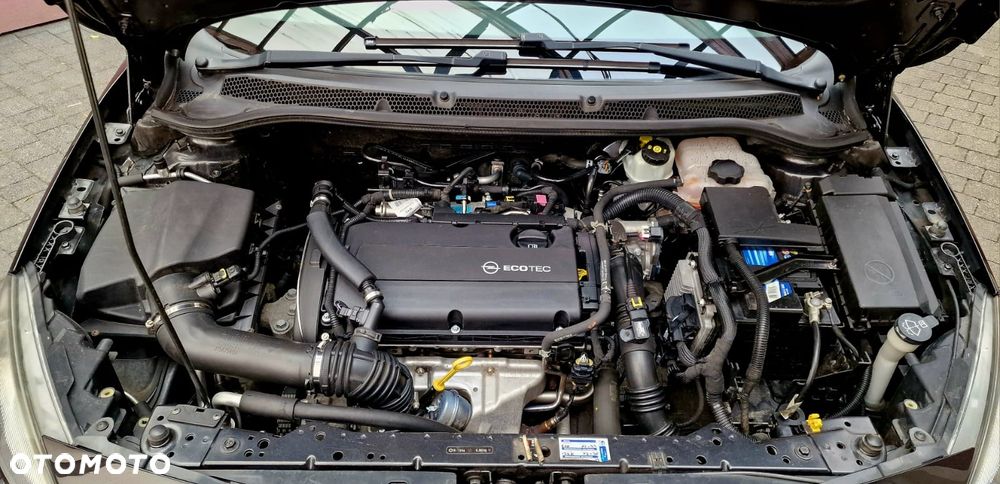 Opel Astra 1.6 T Cosmo - 19