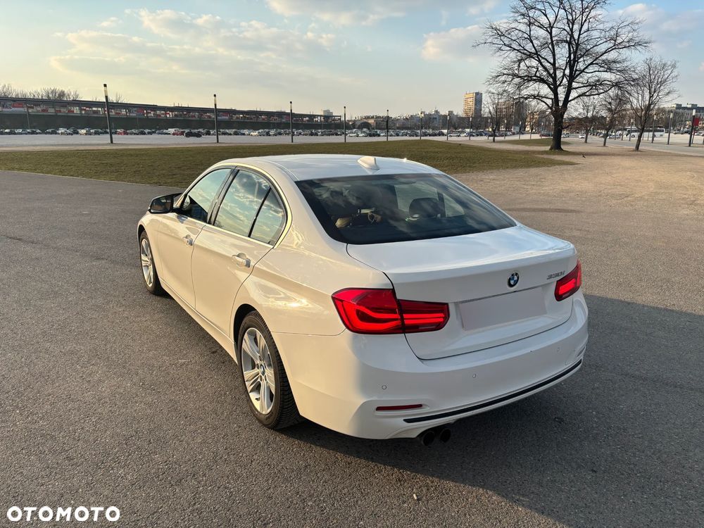 BMW Seria 3 330i Luxury Line sport - 11