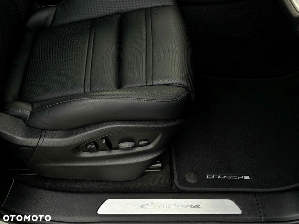 Porsche Cayenne - 40