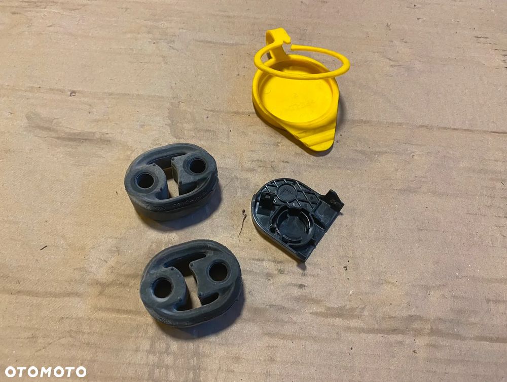 Guma wydechu korek spryskiwaczy plastik Toyota Yaris III 2019r. OE - 3