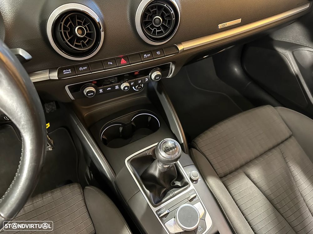 Audi A3 Cabrio 1.6 TDi S-line - 8