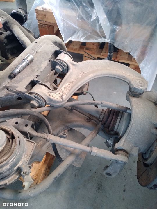 Maserati granturismo wahacz tylny dolny lewy prawy