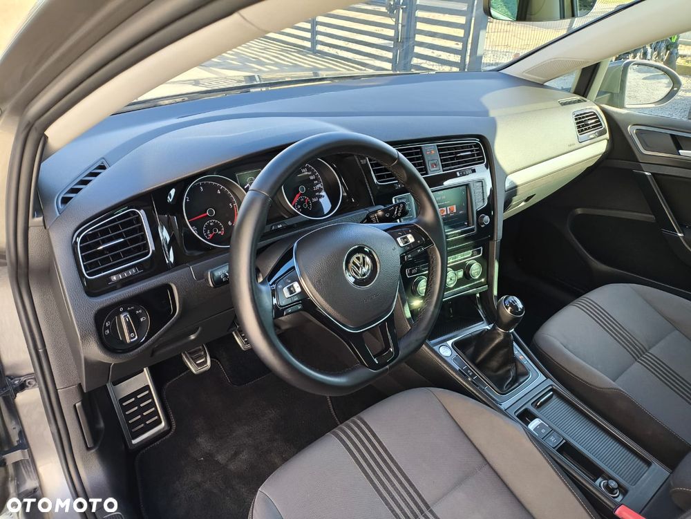 Volkswagen Golf - 12