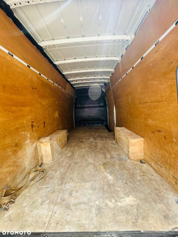 Mercedes-Benz Sprinter - 14