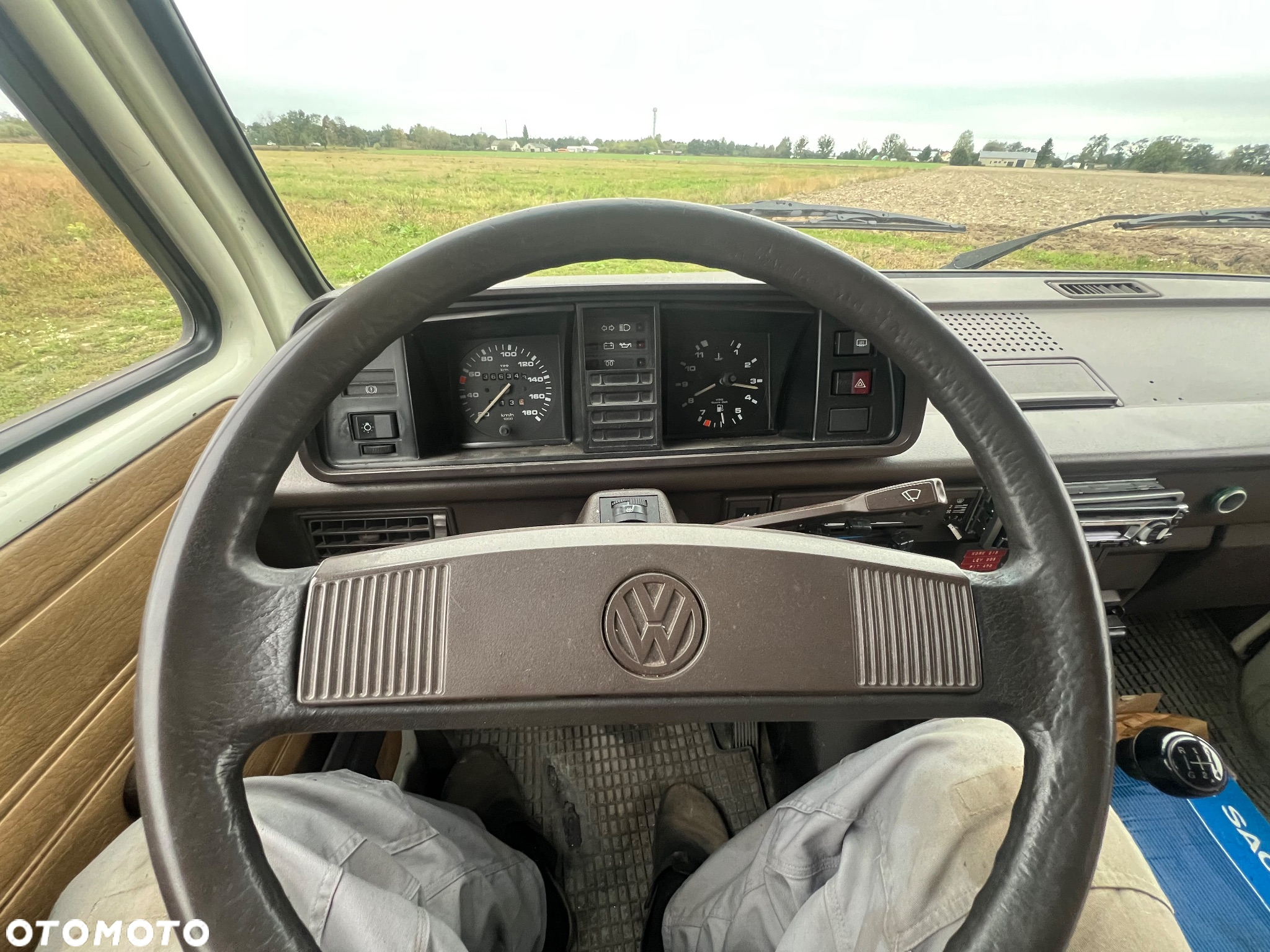 Volkswagen Caravelle - 19