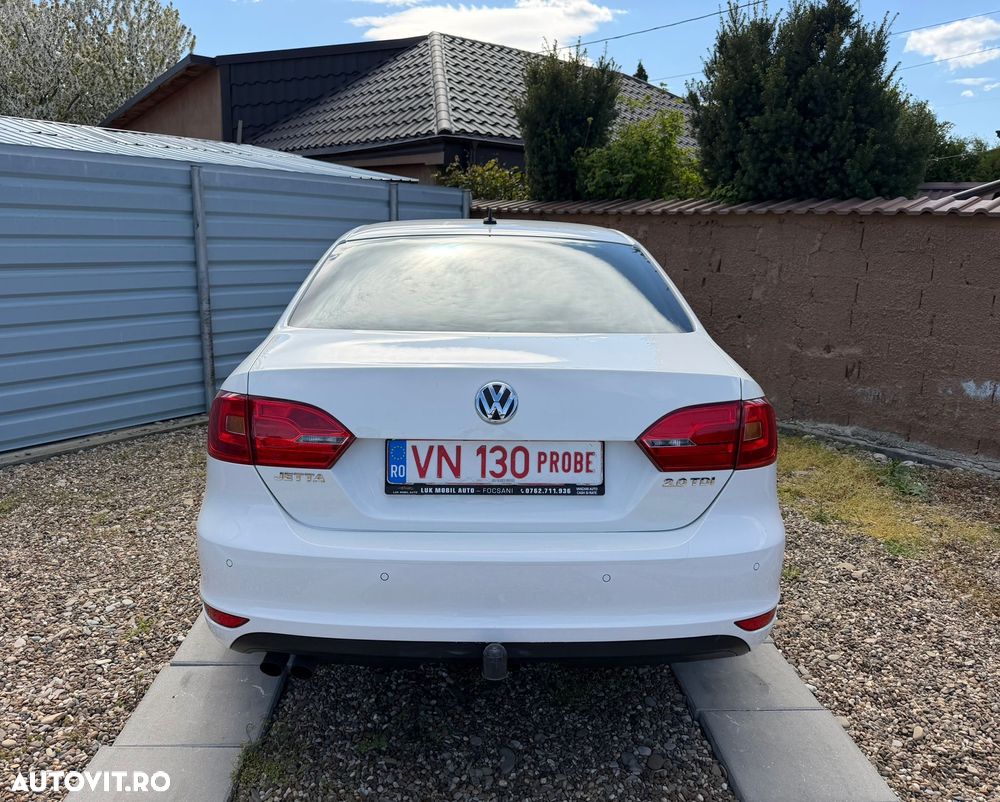Volkswagen Jetta 2.0 TDI Highline - 10