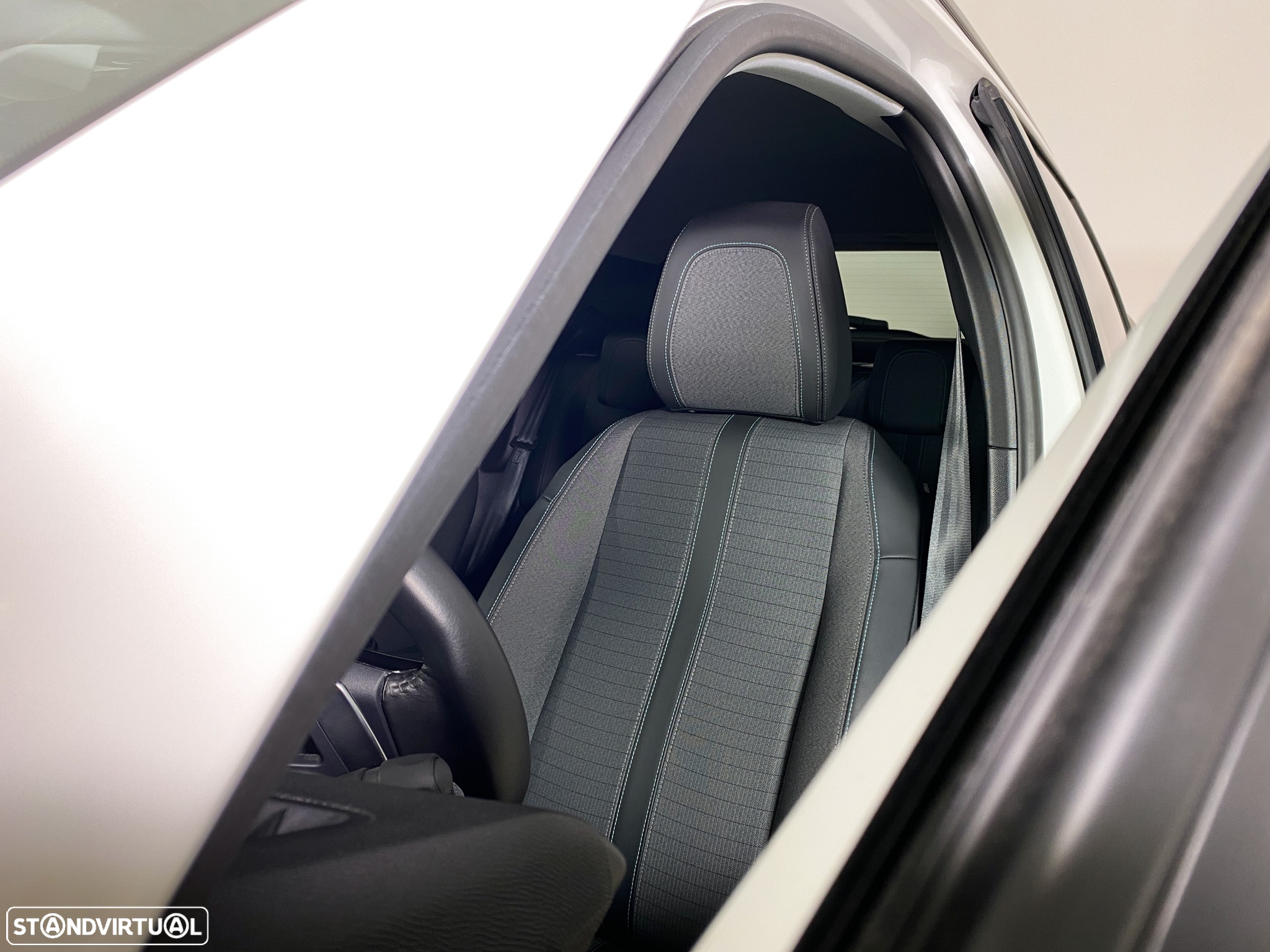 Peugeot 2008 1.2 PureTech Allure Pack EAT8 - 20