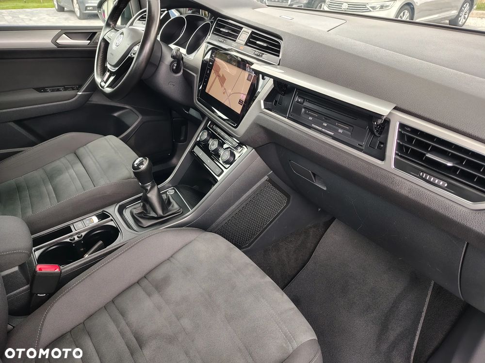 Volkswagen Touran - 14