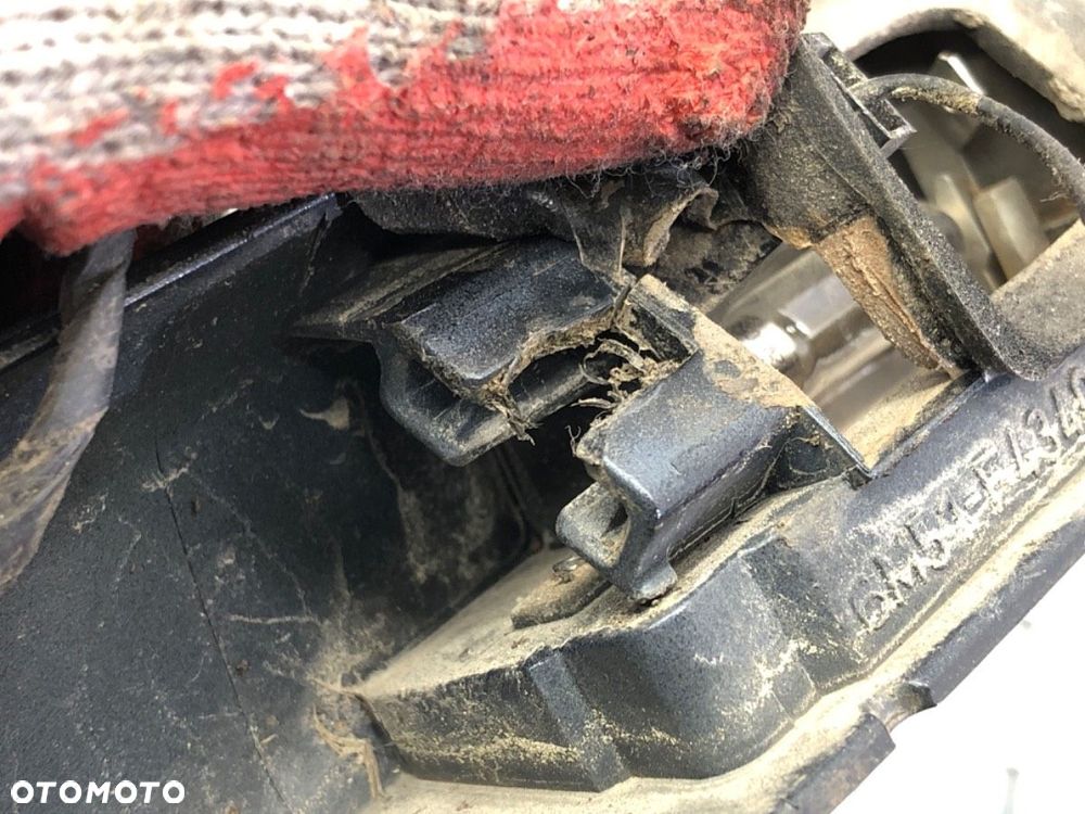 LISTWA KLAPY TYŁ  FORD FOCUS II (DA_, HCP, DP) 2004 - 2013 1.6 74 kW [100 KM] benzyna 2004 - 2012 - 4