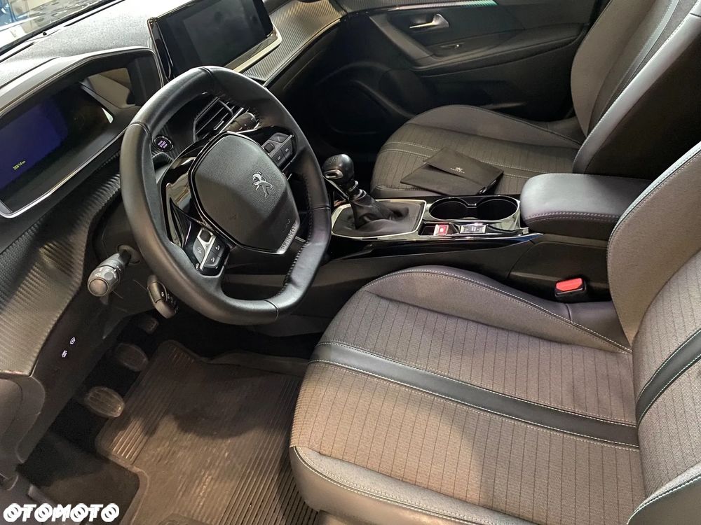 Peugeot 2008 1.2 PureTech Allure S&S - 8