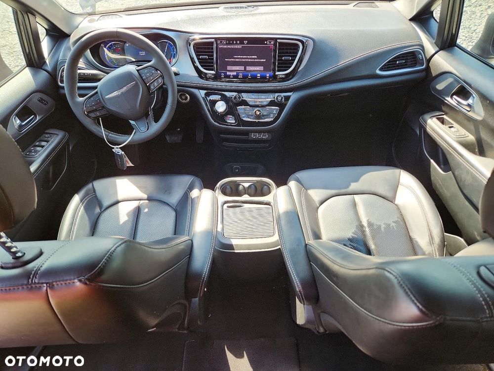 Chrysler Pacifica - 5