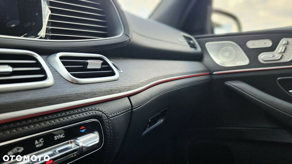 Mercedes-Benz GLS - 31