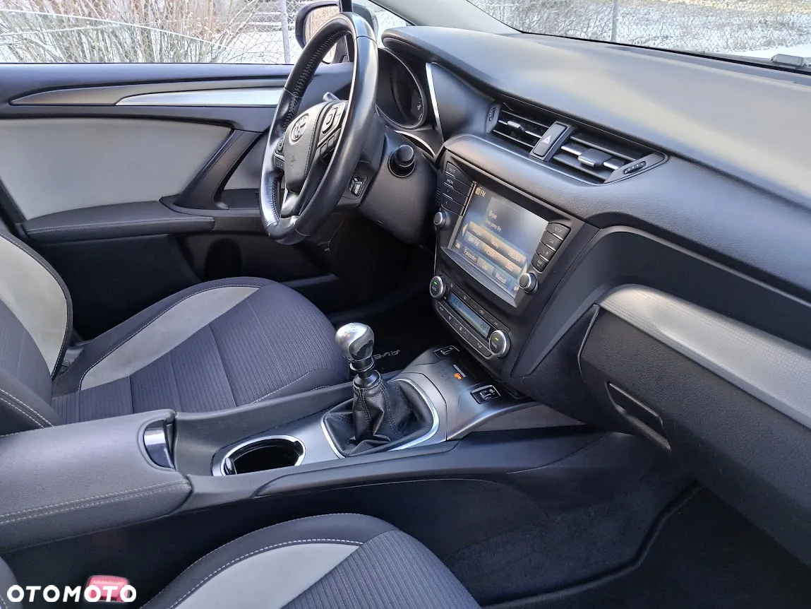 Toyota Avensis 2.0 D-4D Premium - 10