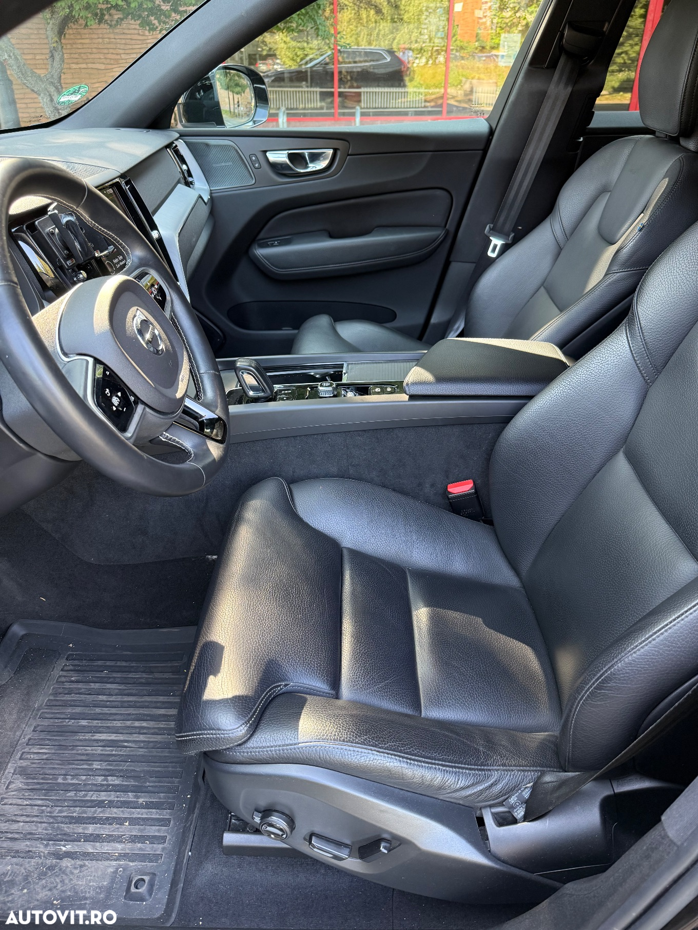 Volvo XC 60 B4 D AWD Geartronic Momentum Pro - 9