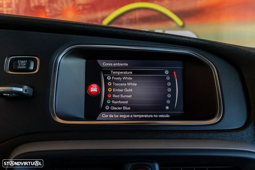 Volvo V40 2.0 D3 Momentum Geartronic — fotografia 17