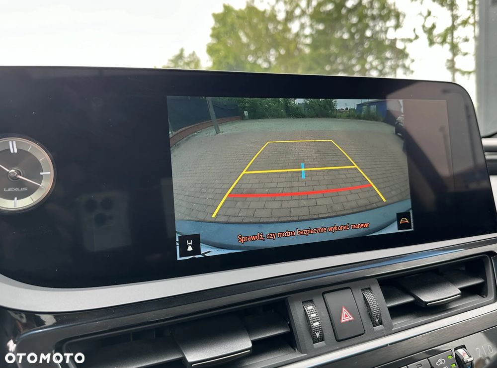 Lexus ES 300h Business Edition - 26