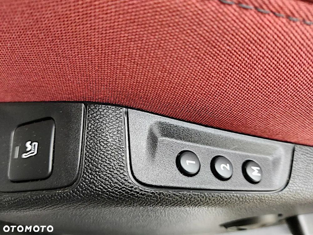 Peugeot 3008 225 e-EAT8 GT - 32