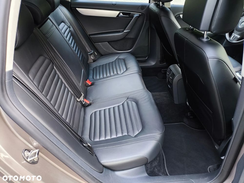 Volkswagen Passat 2.0 TDI DPF BlueMotion Technology Trendline - 23