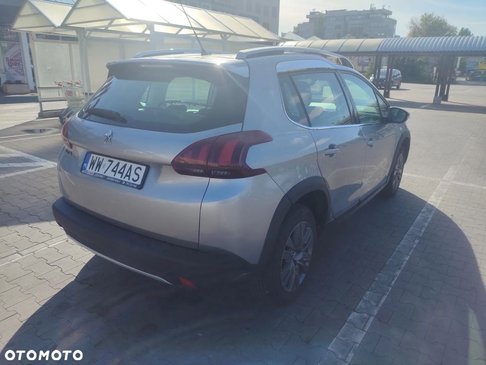 Peugeot 2008 1.5 BlueHDi Allure S&S - 4