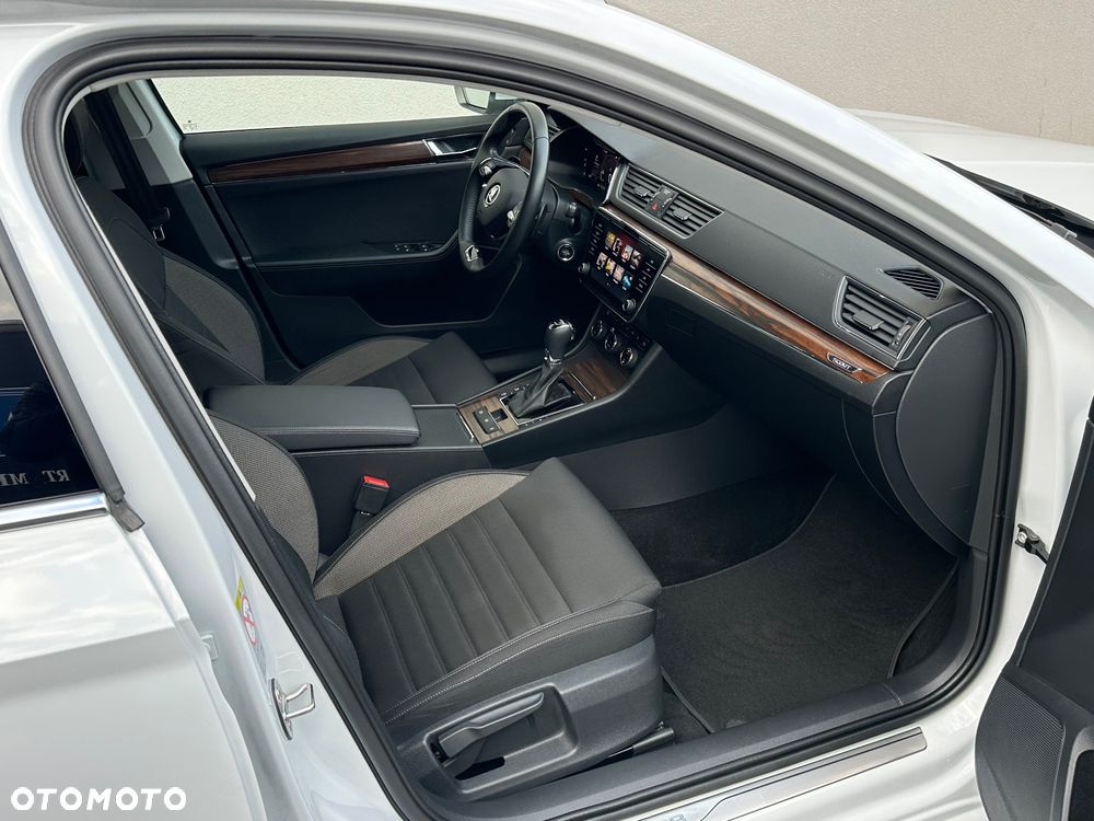 Skoda Superb 2.0 TDI 4x4 DSG Scout - 25