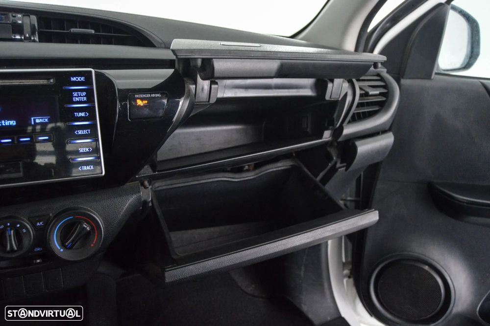 Toyota Hilux 2.4 D-4D 4X4 Cabine Simples 2L - 41