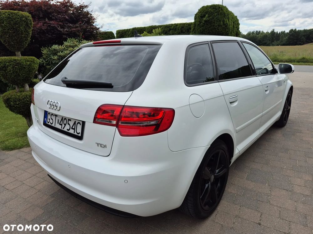 Audi A3 Sportback 1.6 TDI DPF Ambiente - 5