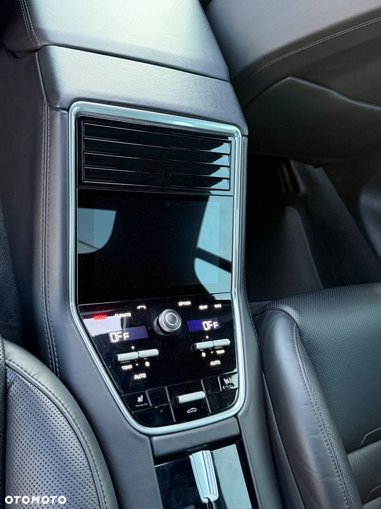 Porsche Panamera 4 E-Hybrid Executive - 23