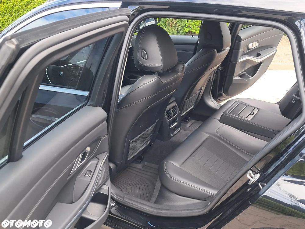 BMW Seria 3 320d Edition M Sport Shadow - 24