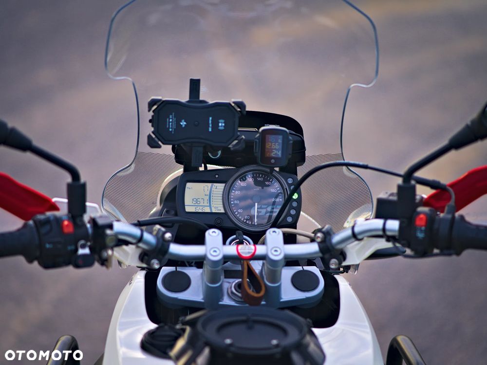 BMW G - 12