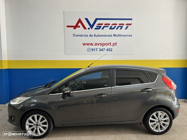 Ford Fiesta 1.0 EcoBoost S&S TITANIUM - 6