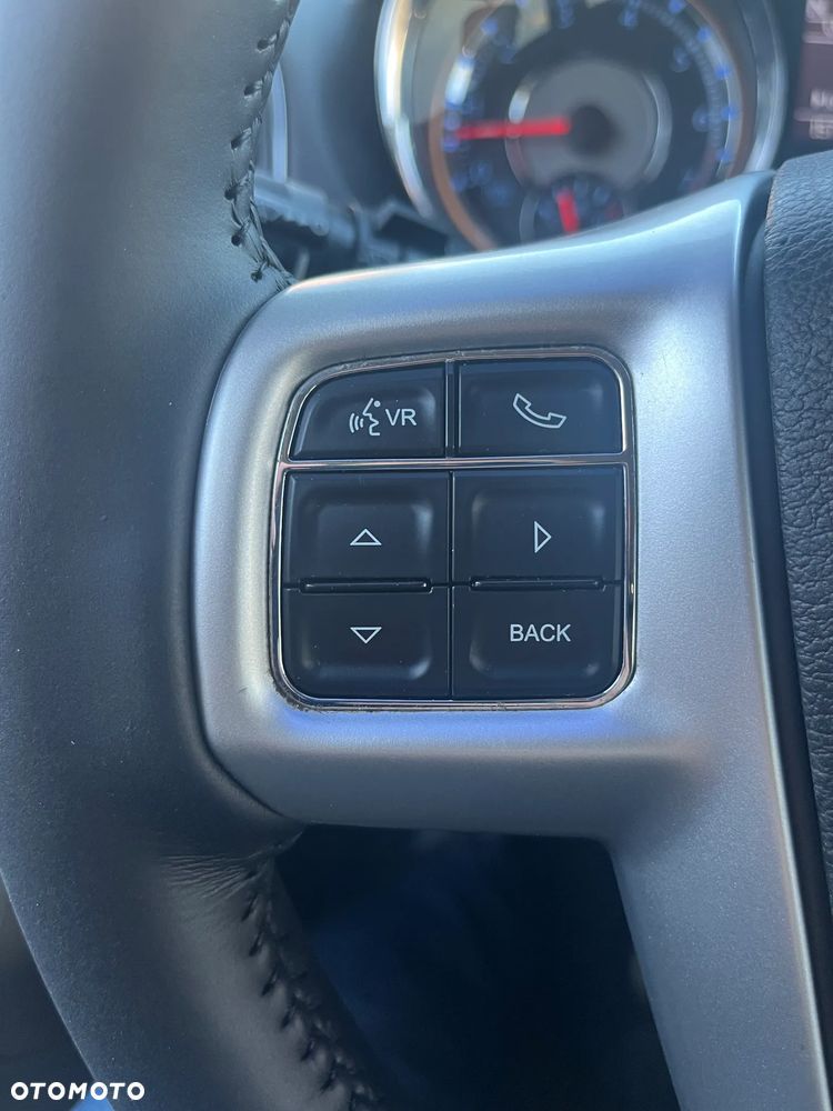 Chrysler Town & Country 3.6 Limited - 19