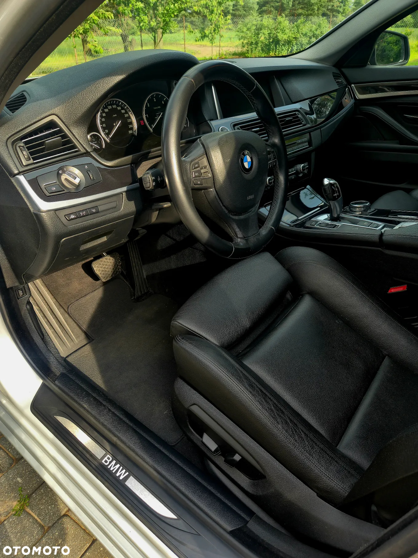BMW Seria 5 520d xDrive - 14