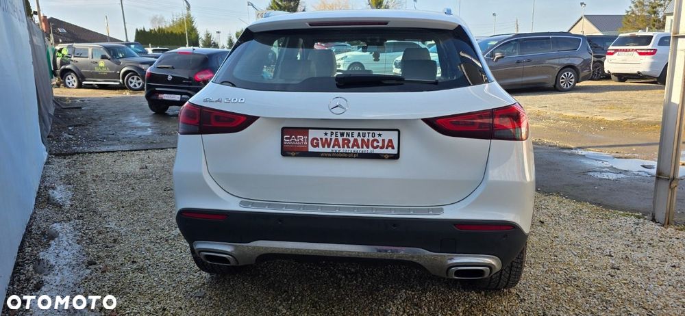 Mercedes-Benz GLA - 8