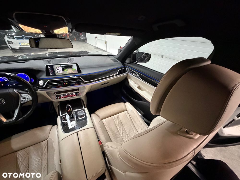 BMW Seria 7 740d xDrive - 34