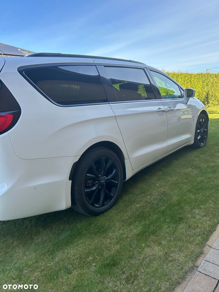 Chrysler Pacifica - 7