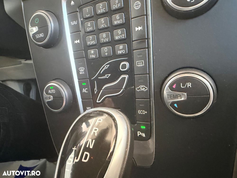 Volvo V40 D3 Geartronic Momentum - 30