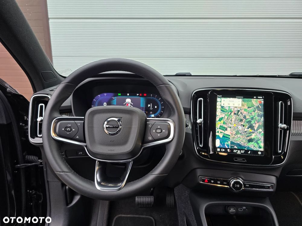 Volvo XC 40 B3 B DKG Plus Black Edition - 32