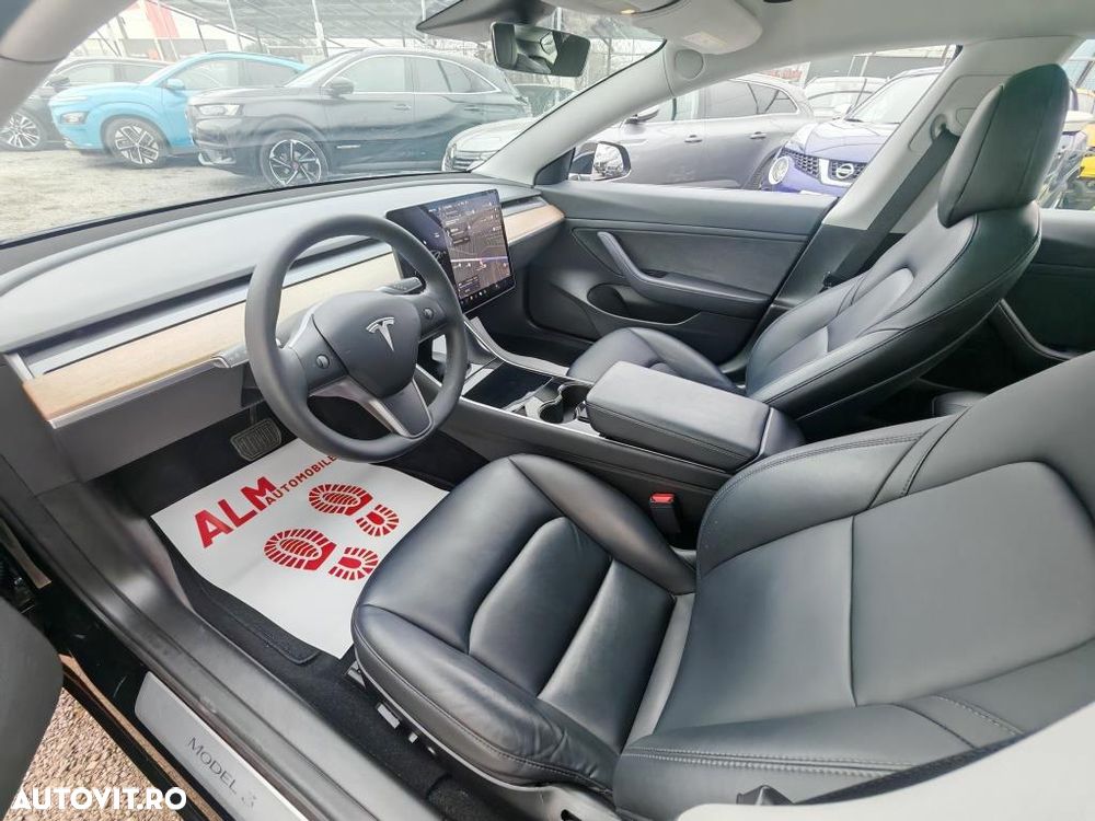 Tesla Model 3 - 3